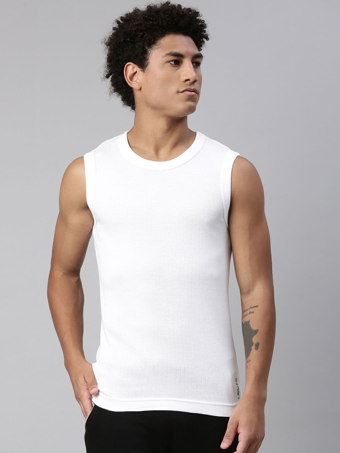 Levis Men Solid Scoop Neck Sleeveless Pure Cotton Rib Easy Tuck Gym Vest - view 1