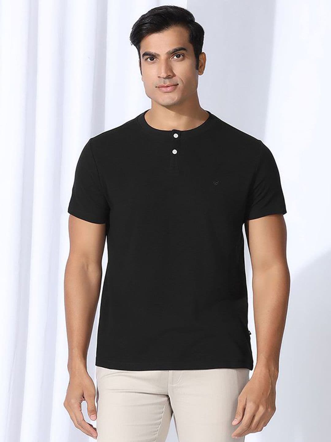 Blackberrys Men Solid Henley Neck Cotton Slim Fit T-shirt - view 1