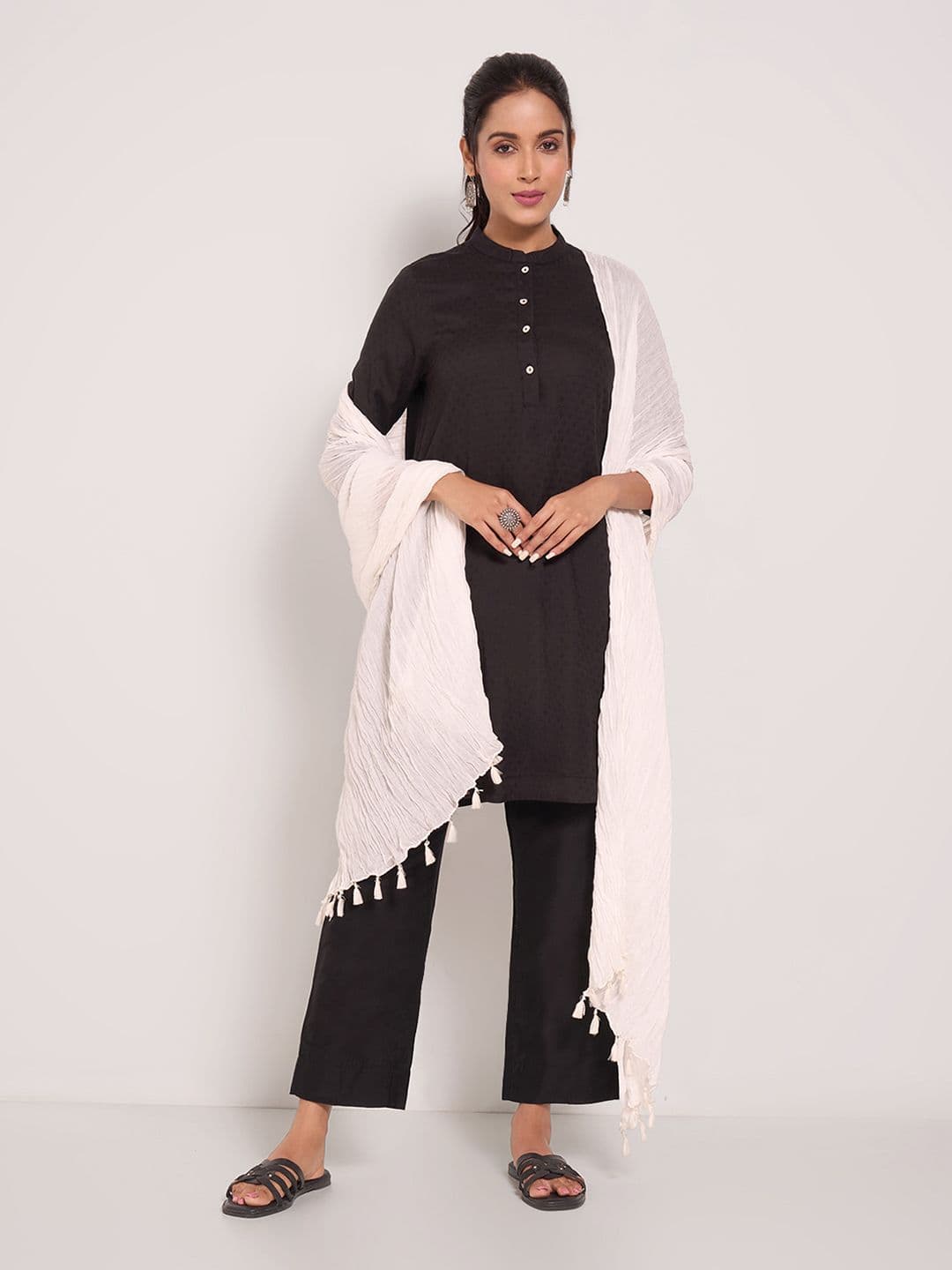 RANGMANCH BY PANTALOONS Pure Cotton Tasselled Dupatta - view 1