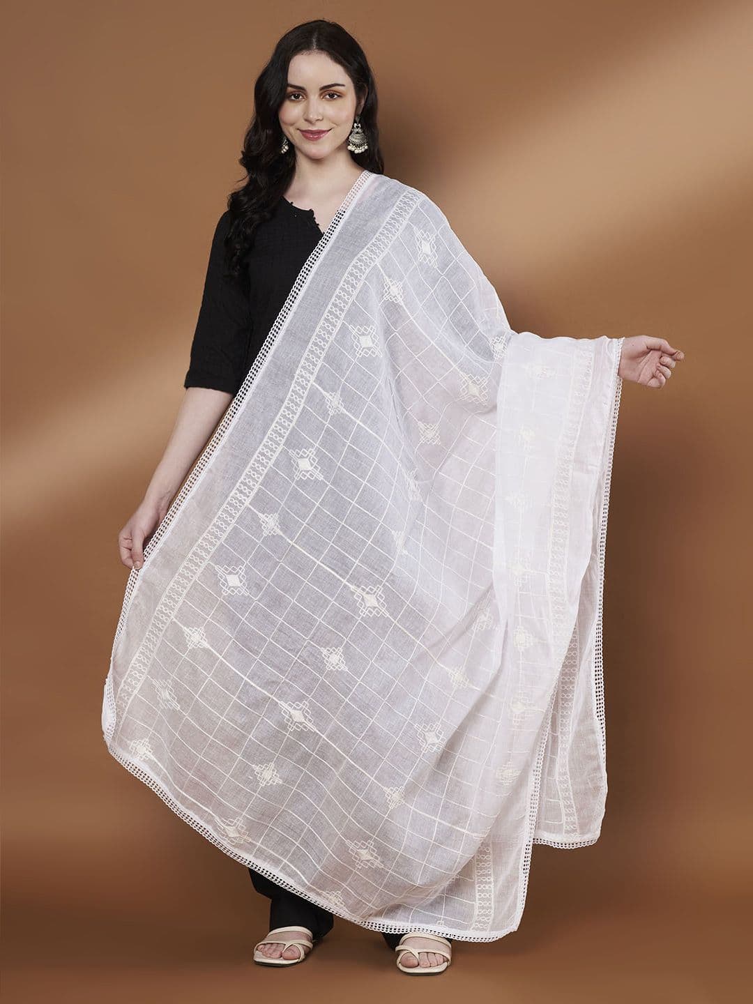 Zamour Geometric Embroidered Thread Work Pure Cotton Dupatta - view 1
