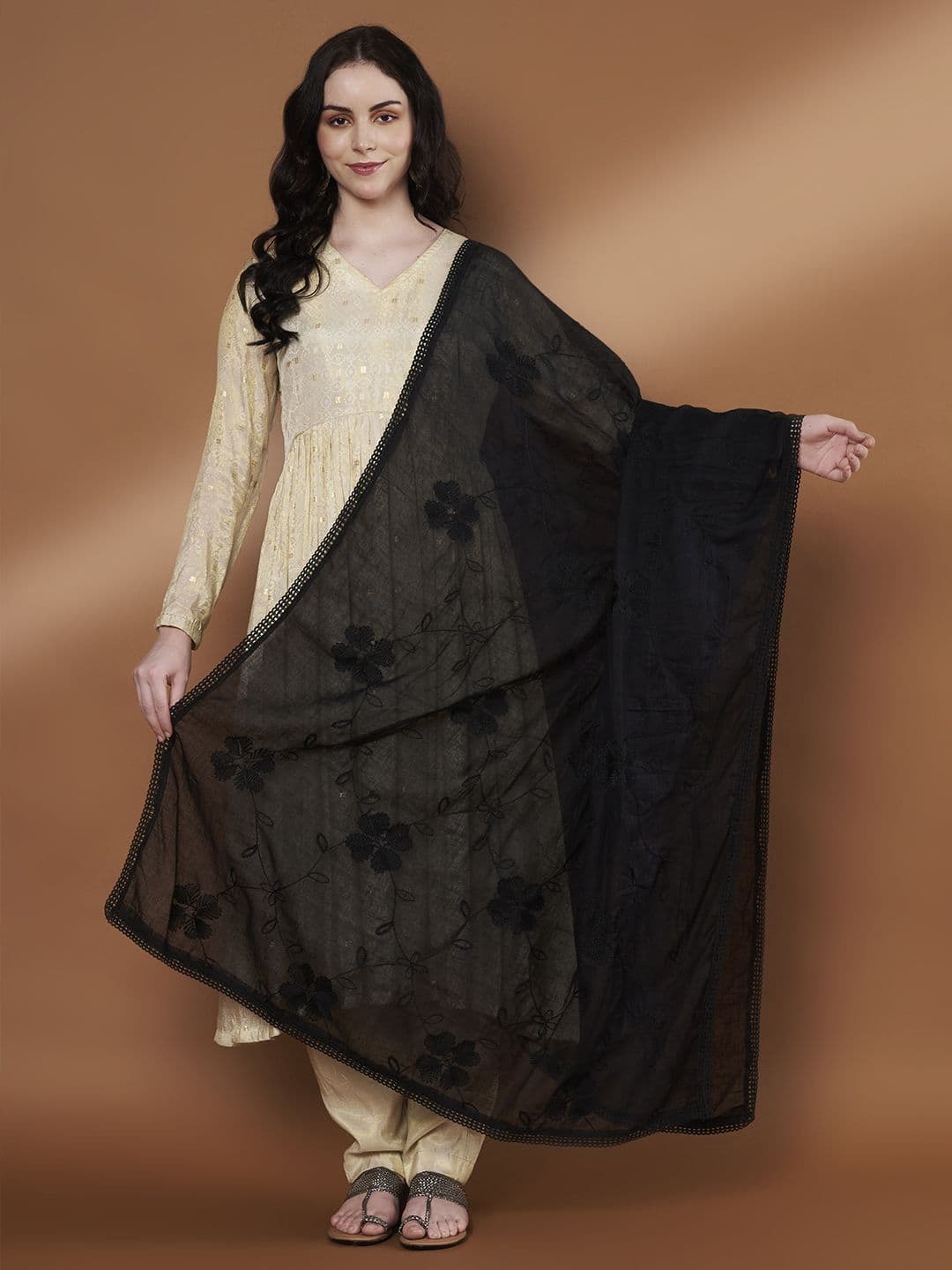 Zamour Floral Embroidered Thread Work Pure Cotton Dupatta - view 1