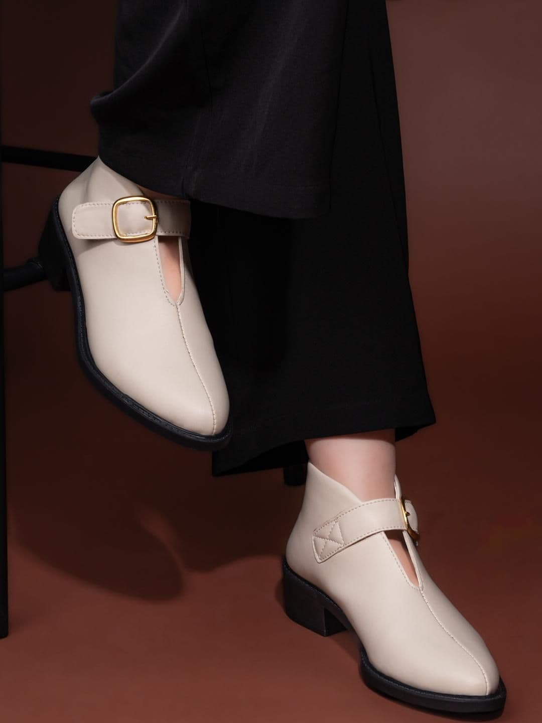 Roadster Women Beige Chelsea Boots - view 1