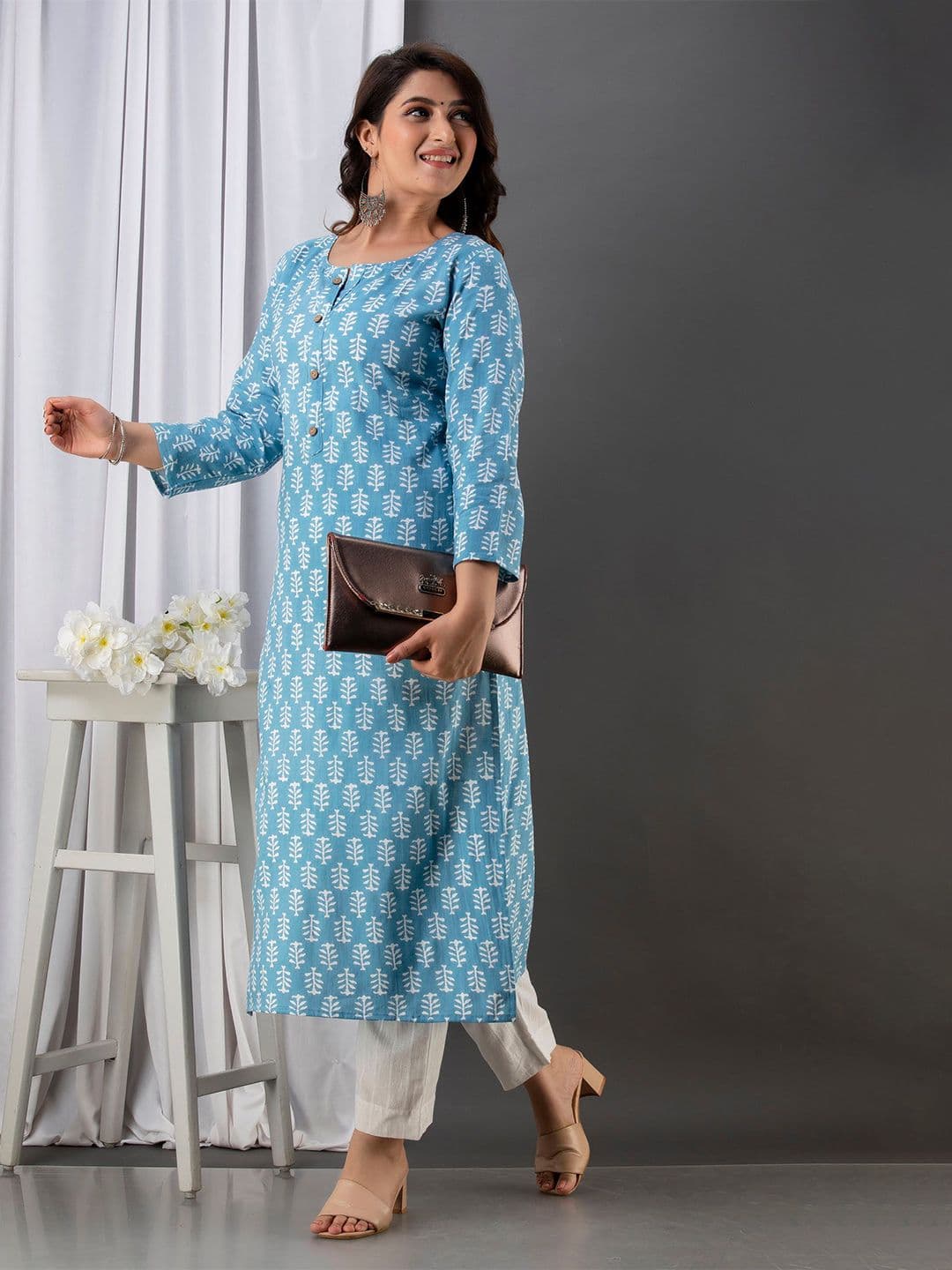 VICITRA Floral Printed Round Neck Straight Kurta - view 1