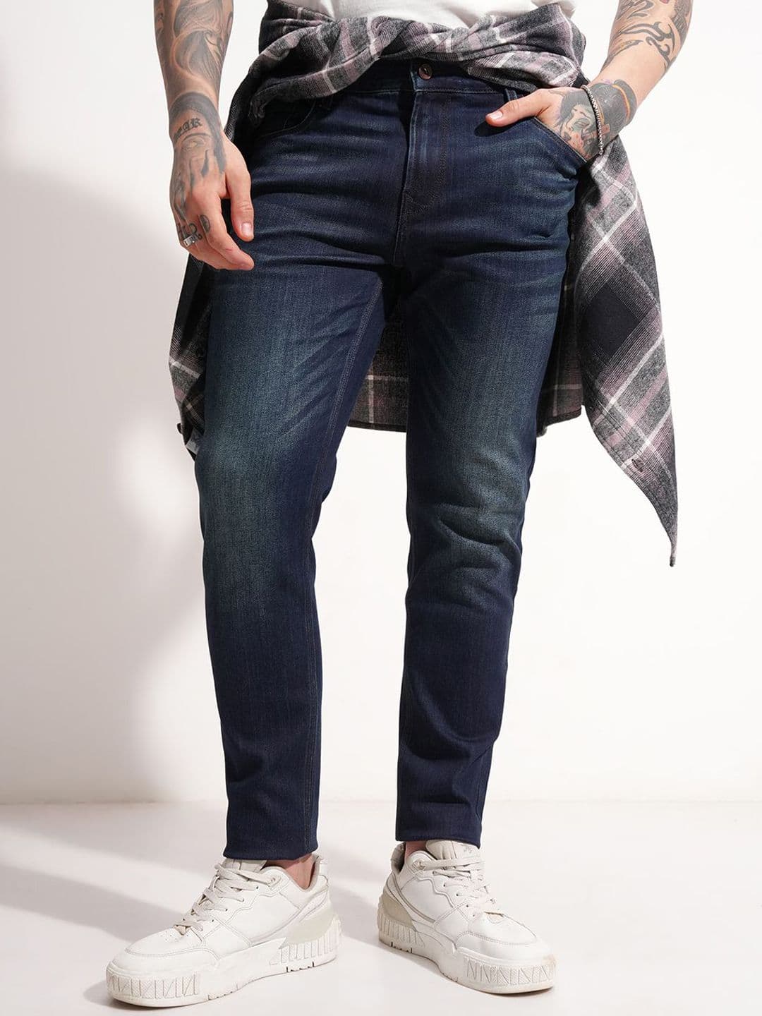 HIGHLANDER Men Slim Fit Mid-Rise Light Fade Stretchable Jeans - view 1