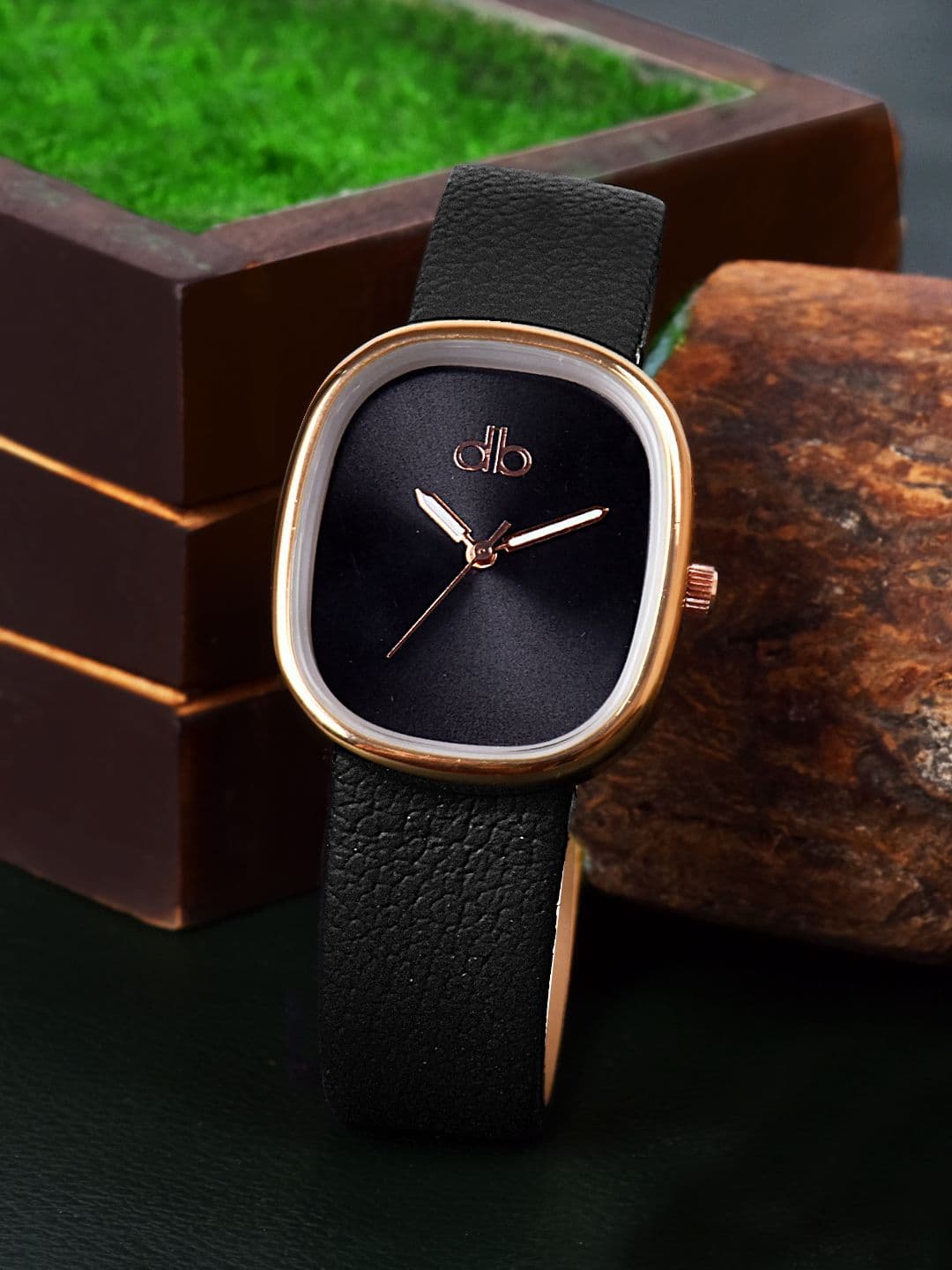 DressBerry Women Dial & Leather Bracelet Style Straps Analogue Watch HOBDB-500-BK - view 1