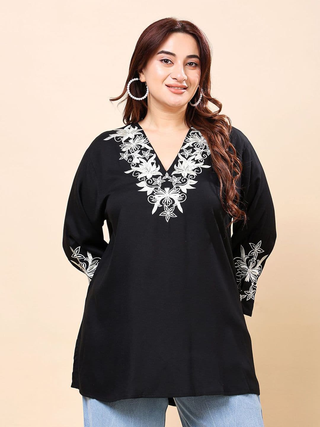VAAMII Women Ethnic Motifs Embroidered V-Neck Kurti - view 1