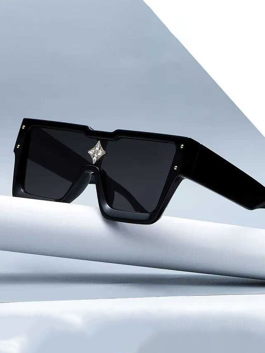 LEGEND EYEWEAR Unisex UV Protected Lens Oversized Sunglasses - view 1