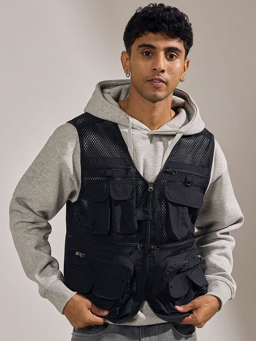 Espanshe Men Solid Zippered Cargo Gilet Jacket - view 1