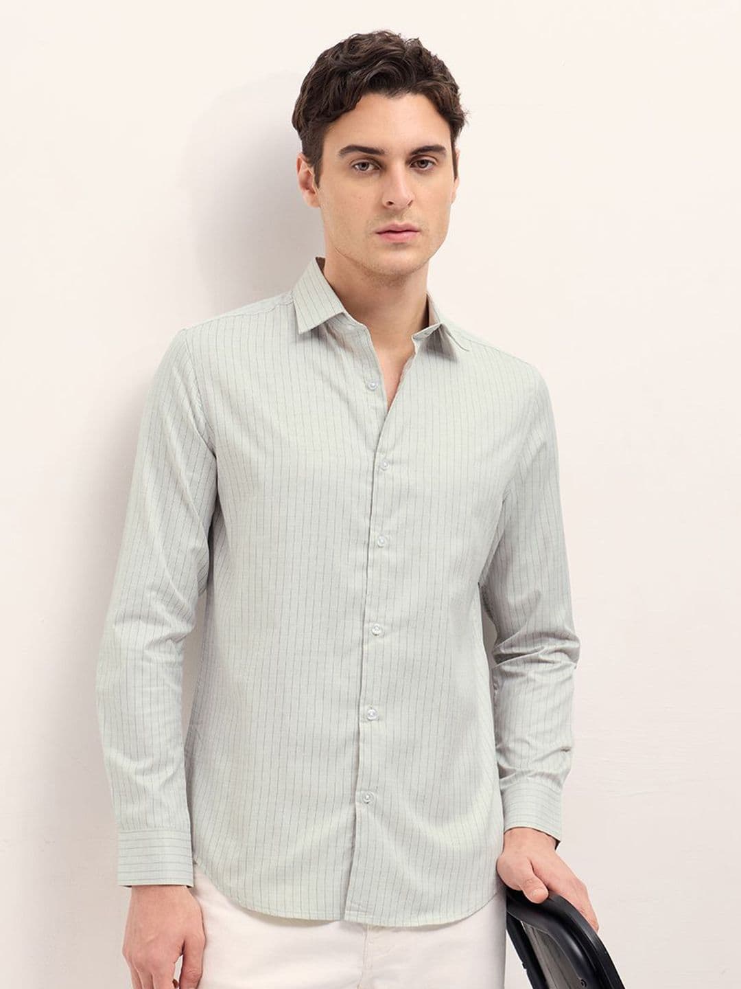 THE BEAR HOUSE Men Tailored Fit Spread Collar Vertical Striped Casual Shirt - view 1