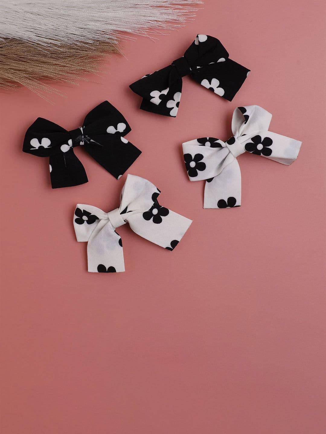 Jewelz Girls Set of 4 Alligator Hair Clips - view 1