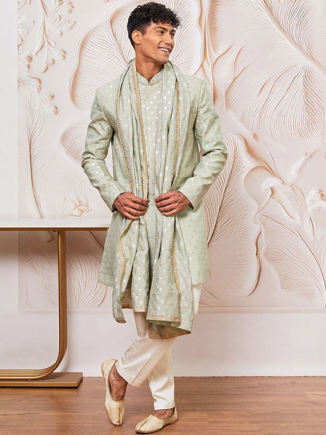 Vastramay Men Self-Design Sherwani Set - view 1