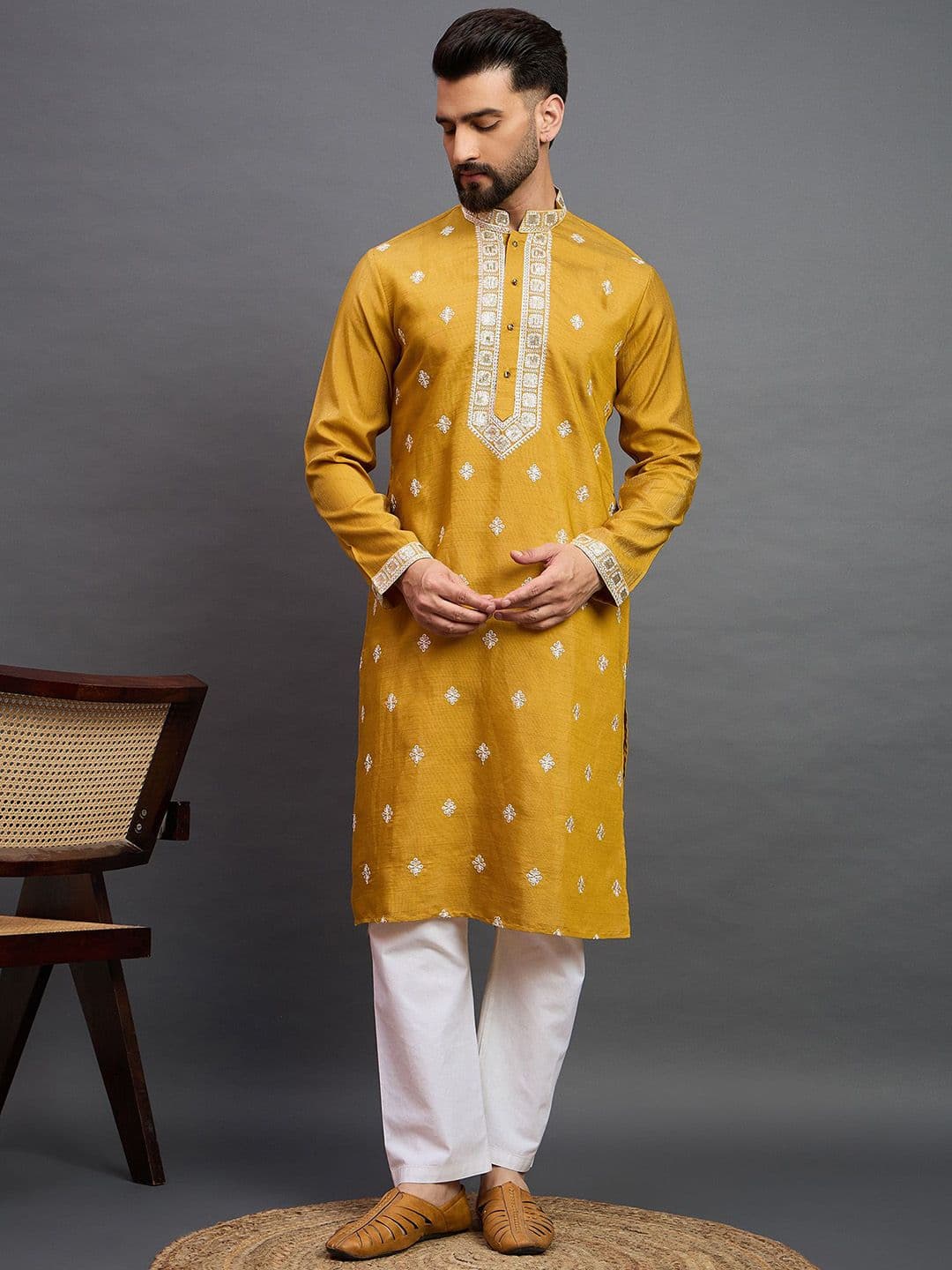 House of Pataudi Floral Embroidered Mandarin Collar Thread Work Straight Kurta - view 1