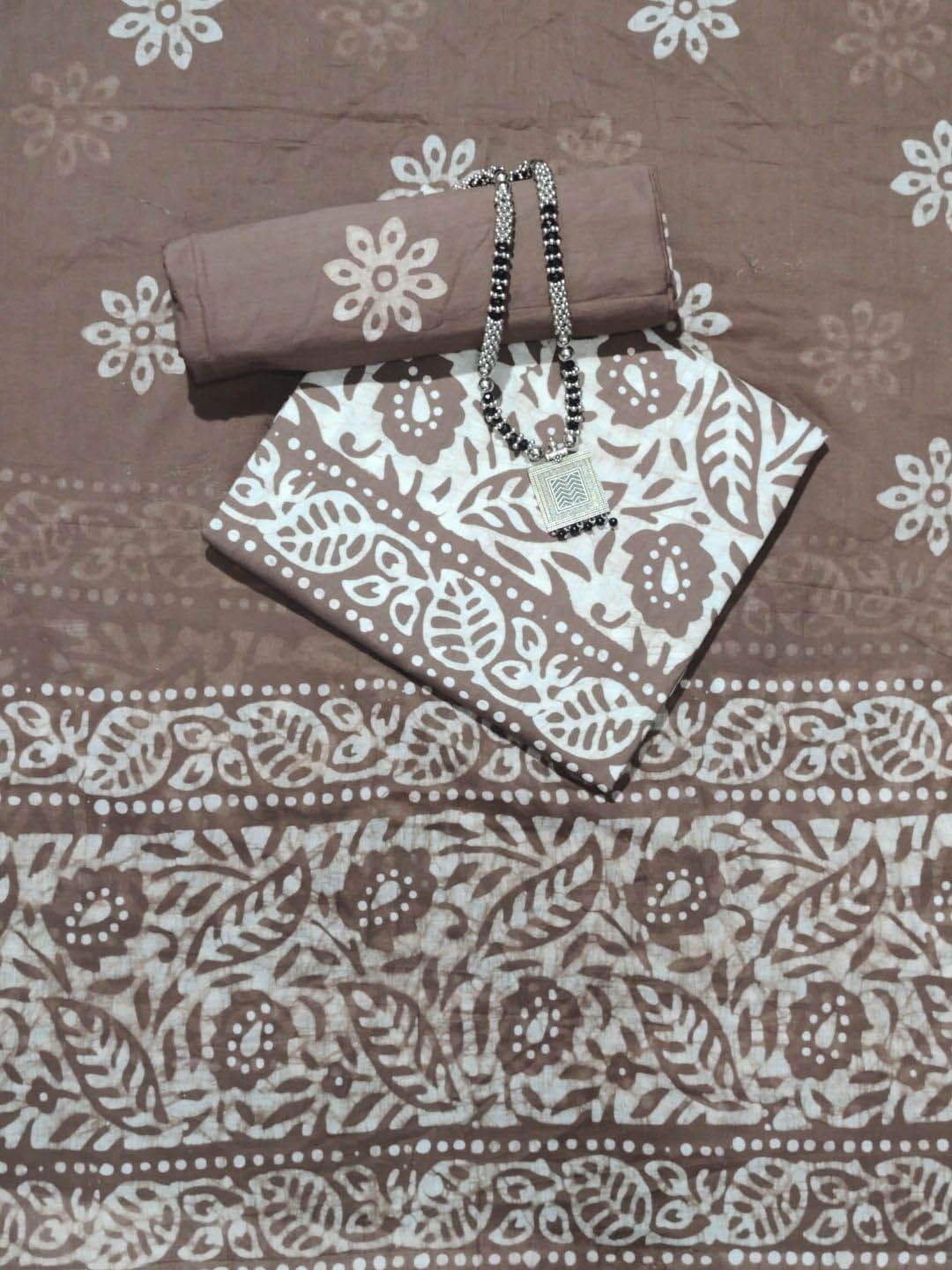 Farooq Dyeing Printed Pure Cotton Unstitched Dress Material - view 1