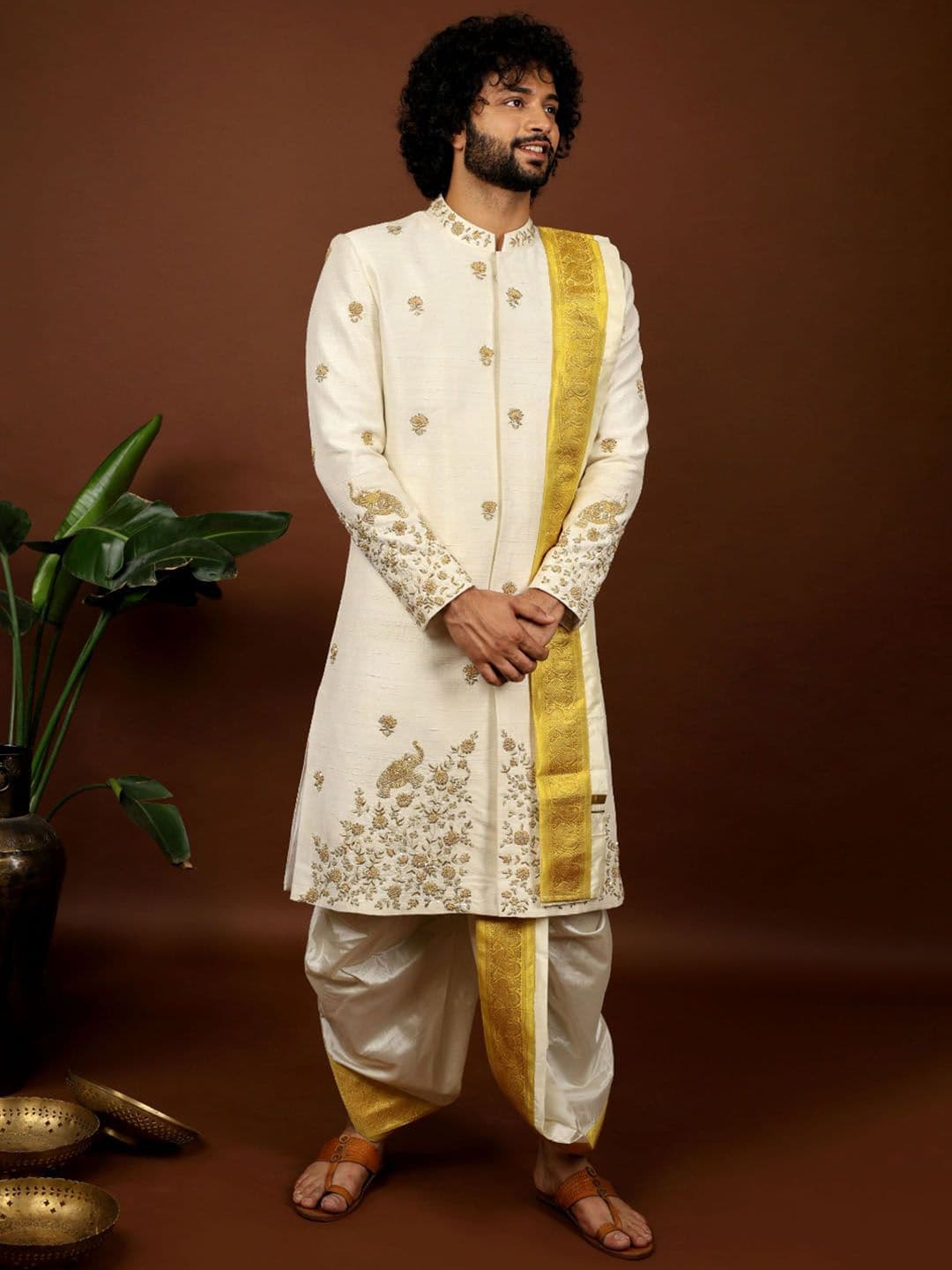 HILO DESIGN Embroidery Sherwani Set - view 1