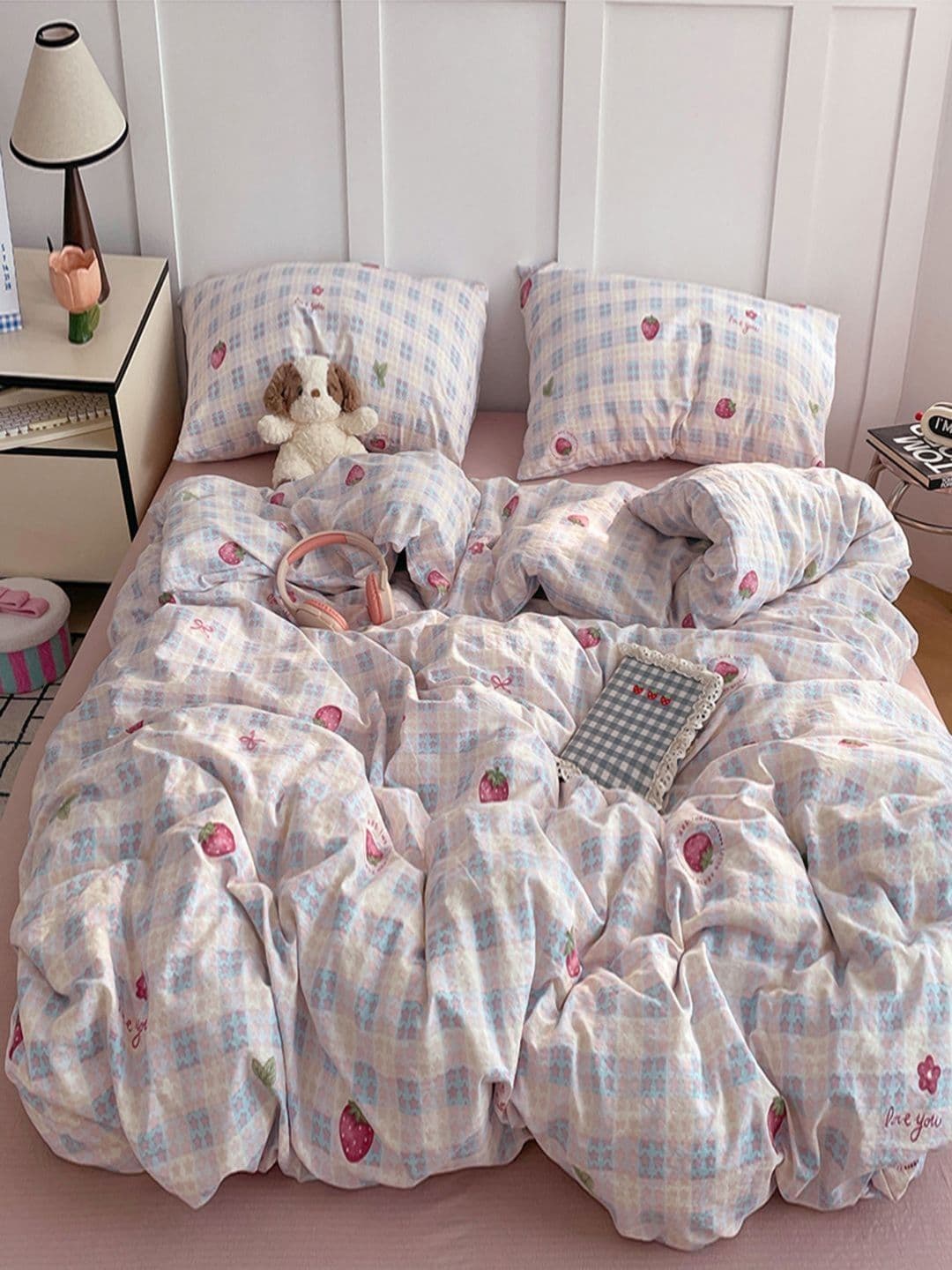 JC HOME Pink & White Self Design Polycotton 3 Piece Double Queen Regular Bedding Set - view 1