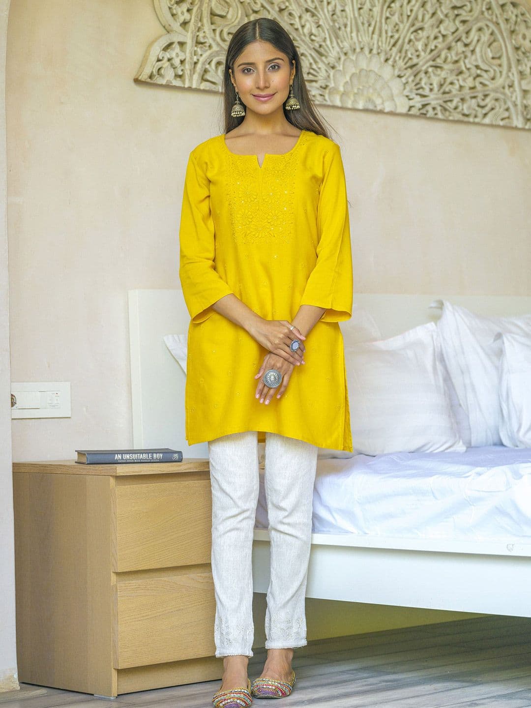Ode by House of Pataudi Women Floral Embroidered Regular Straight Kurti - view 1