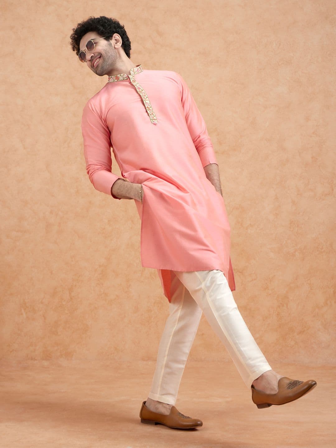 KISAH Men Solid Regular Fit Thread Work Kurta - view 1