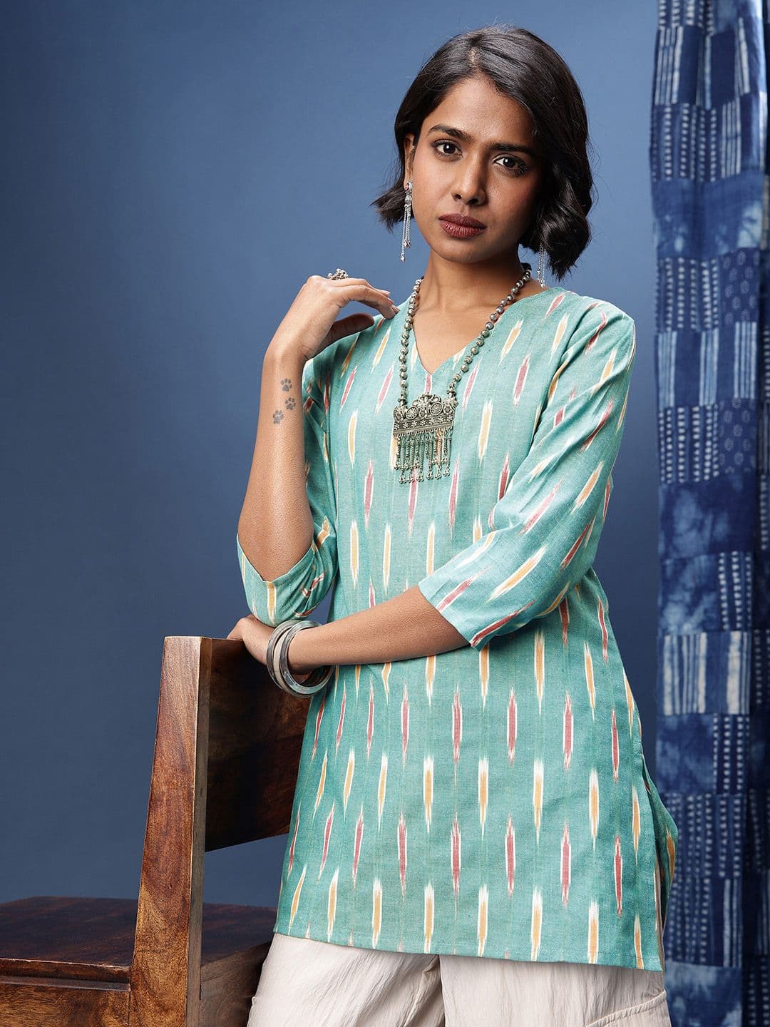 Taavi Geometric Woven Design V-Neck Kurti - view 1