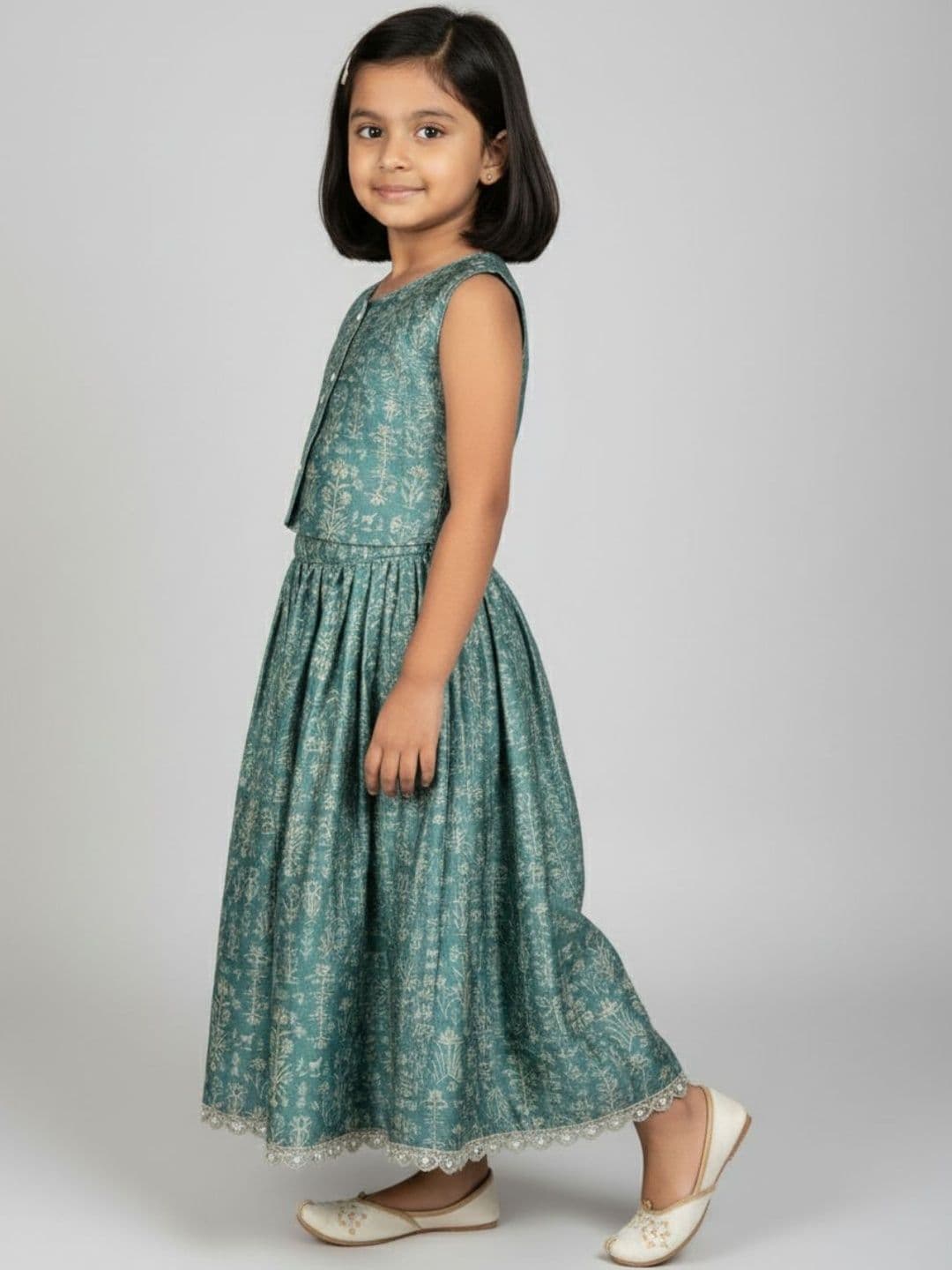 Biglilpeople Girls Printed Round Neck Sleeveless Lehenga Choli Set - view 1