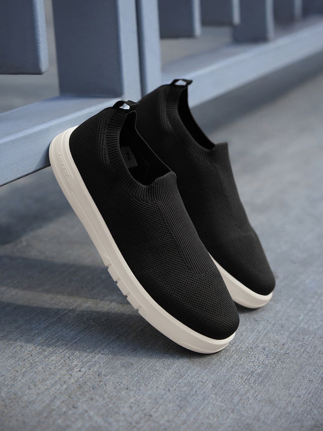 Lotto Men Impulso Slip-on Black Sneakers - view 1