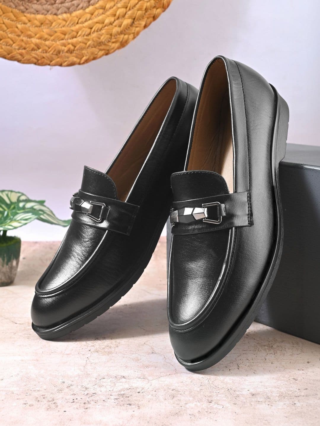 HERE&NOW Men Round Toe Textured Formal Loafers - view 1