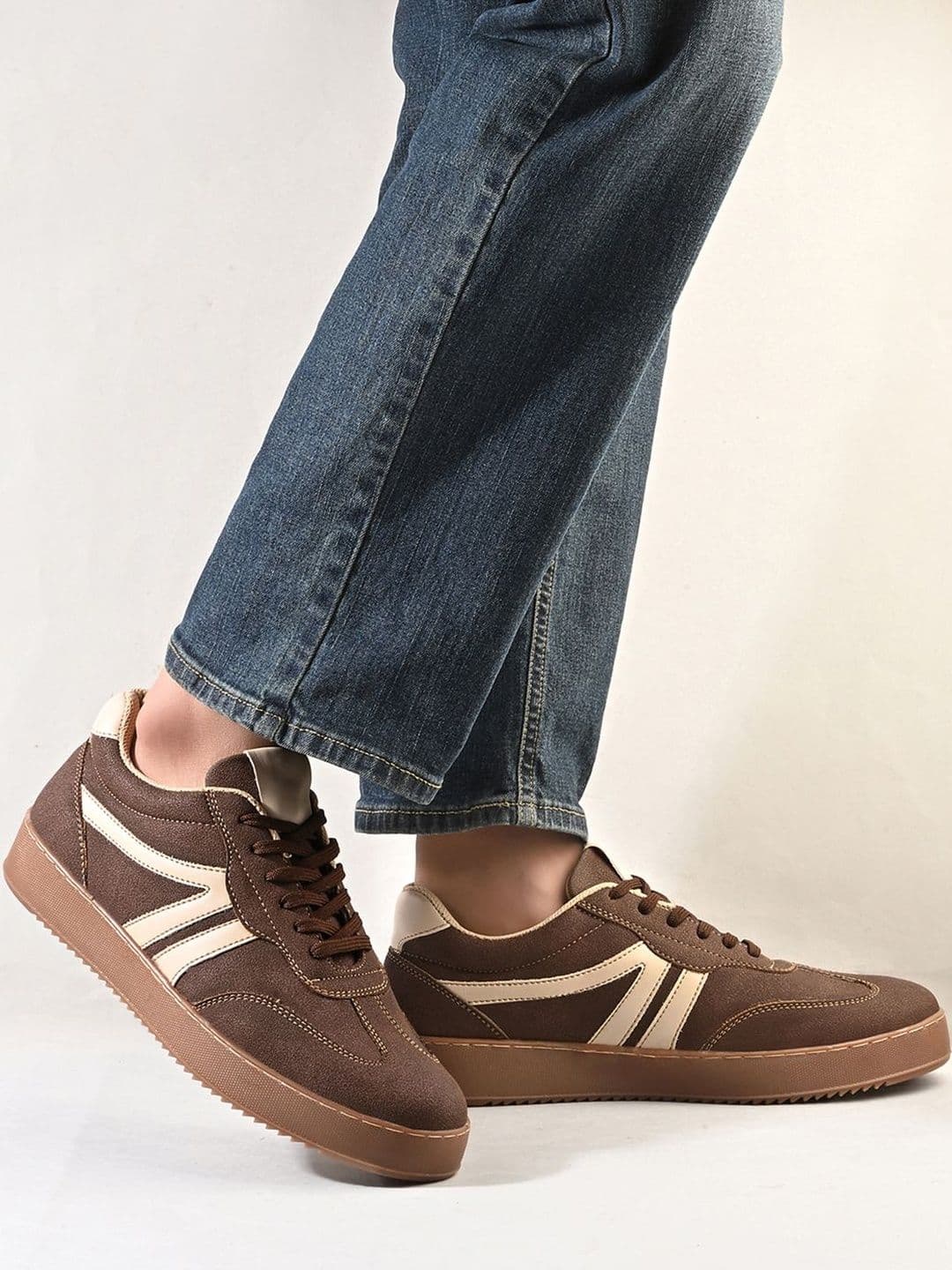 The Roadster Lifestyle Co Men Round Toe Lightweight Lace-Ups Sneakers - view 1