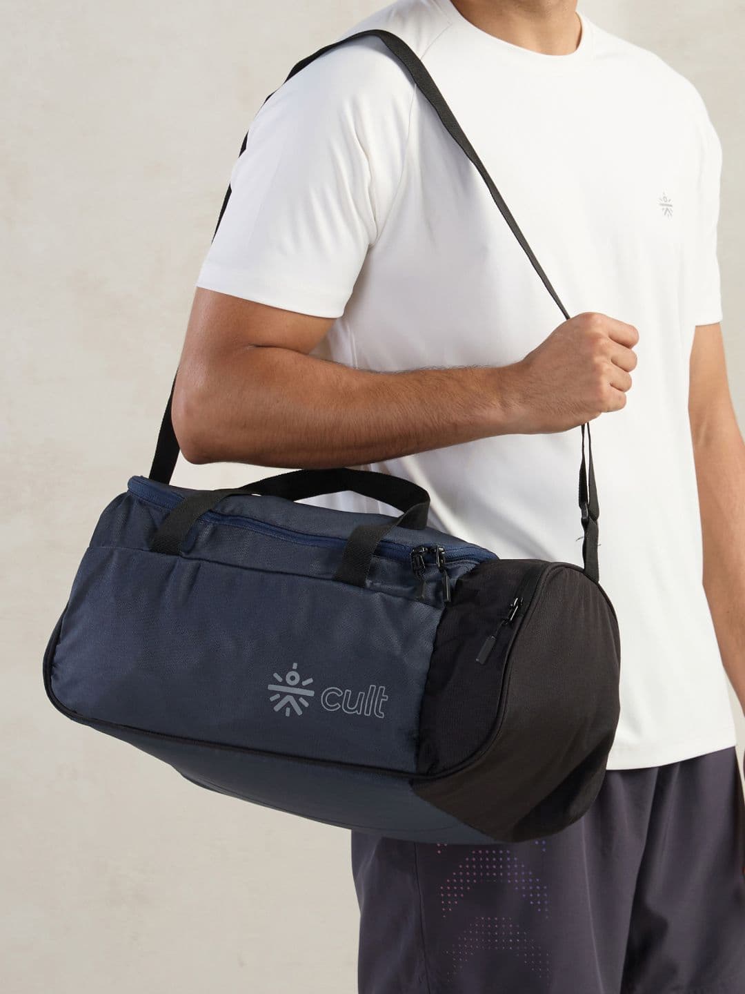 CULT Black Navy 25L Gym/Duffle Bag Unisex with Pocket Shoulder Strap Comfortable Handle - view 1