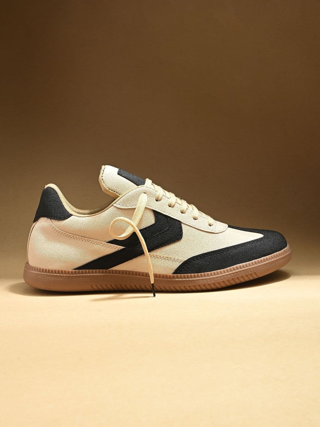 The Roadster Lifestyle Co Men Colorblocked Round Toe Lace-Ups Sneakers - view 1