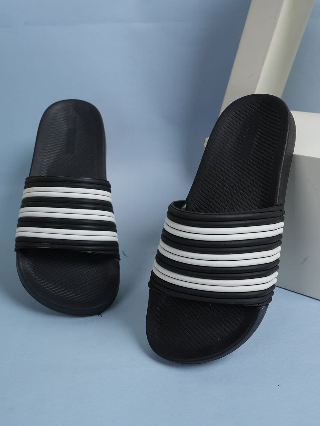 YK Unisex Kids Striped Rubber Sliders - view 1