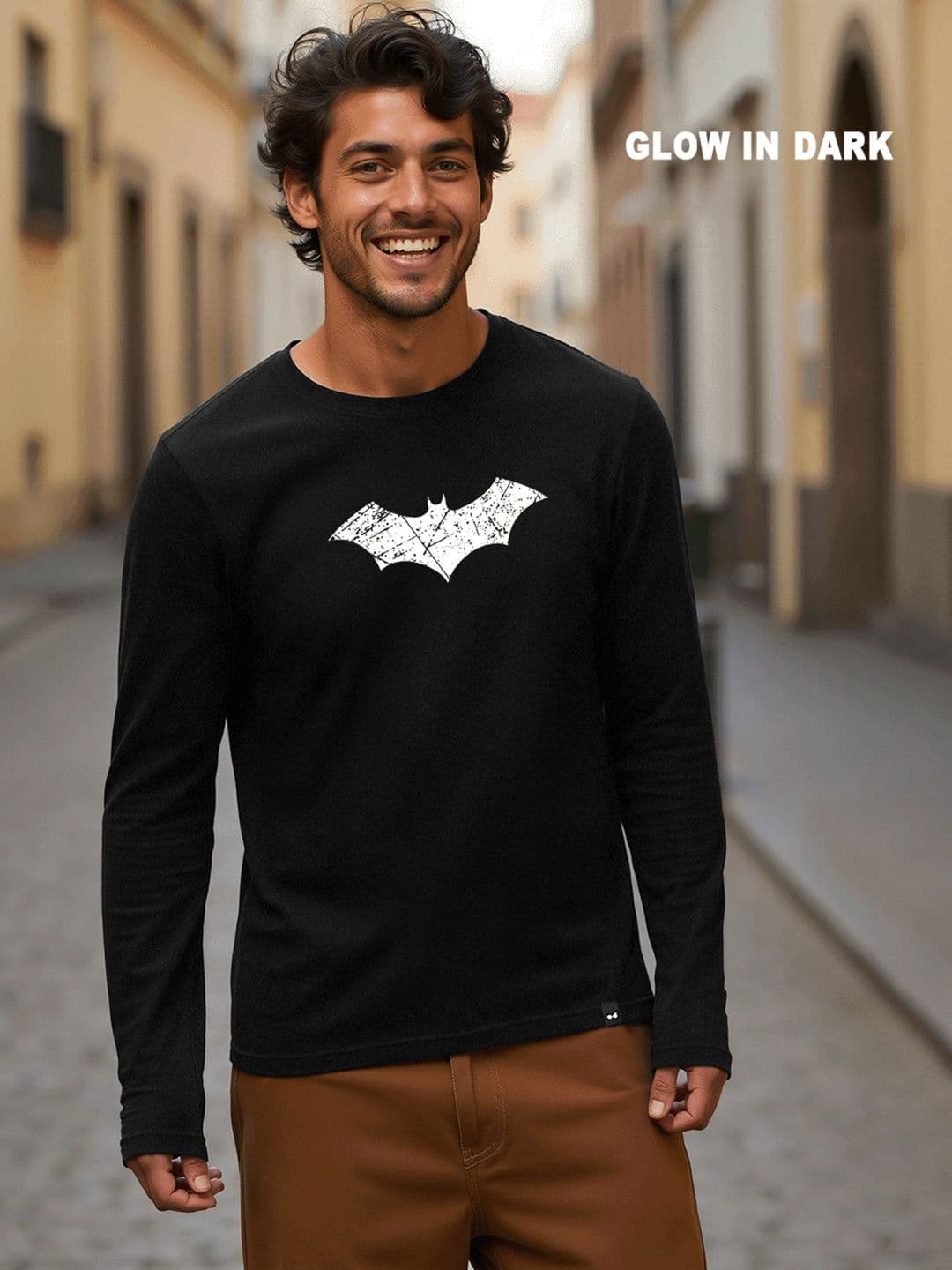 Bewakoof Men Black Batman Glow In Dark Printed Round Neck Pure Cotton T-shirt - view 1