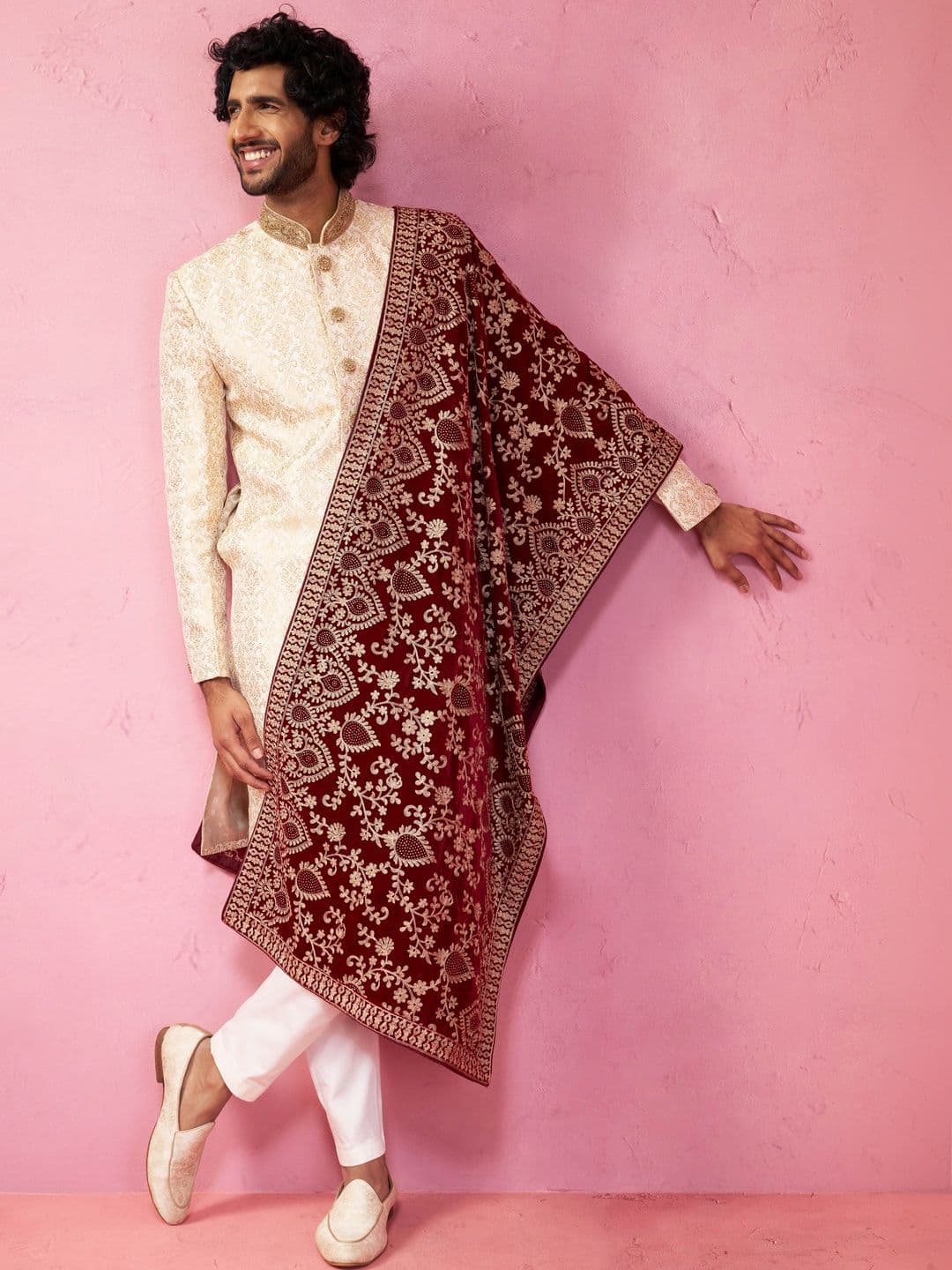 VASTRAMAY Men Embroidered Mandarin Collar Sherwani Set - view 1