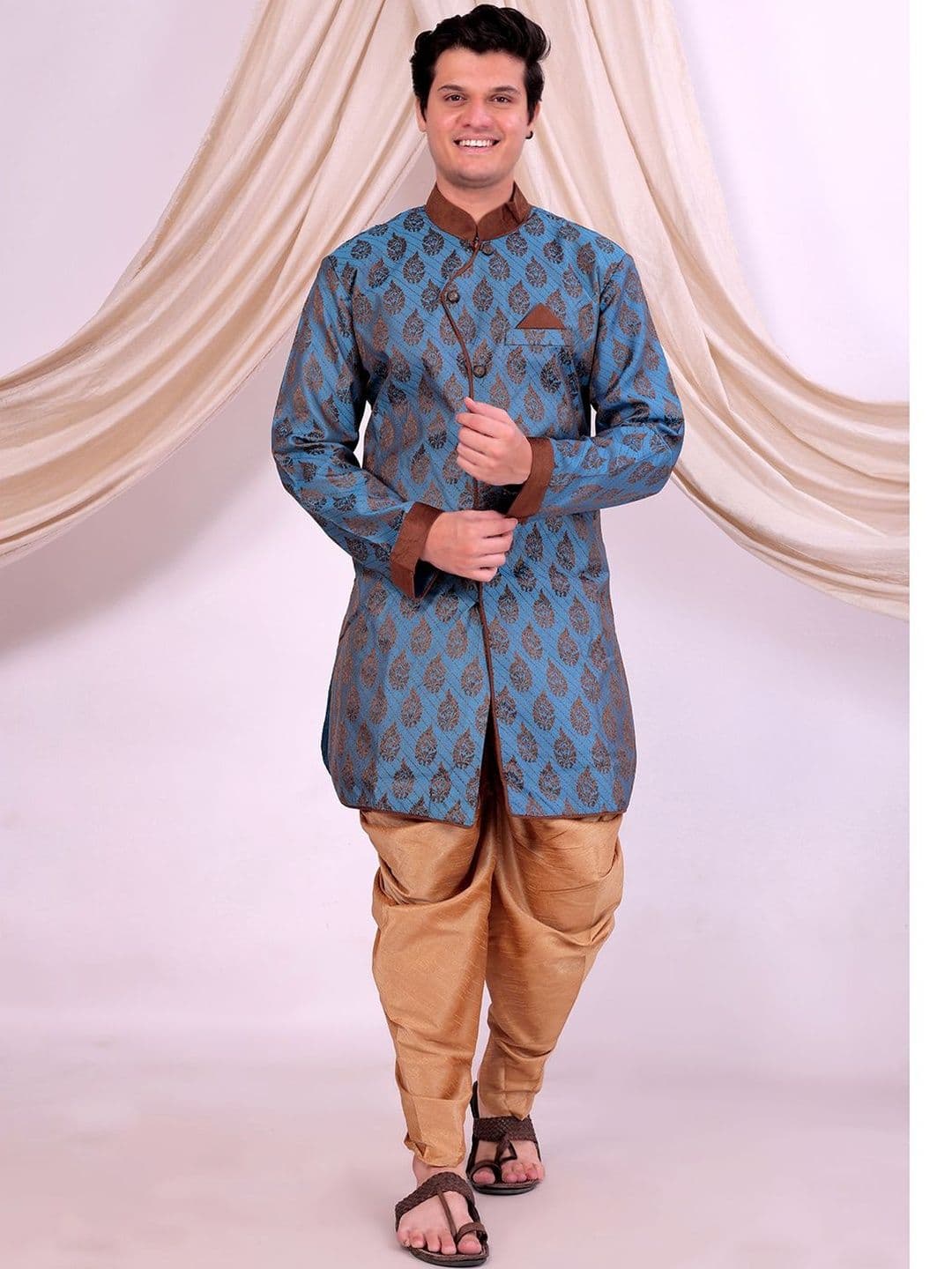 Desibutik Embroidered Mandarin Collar Sherwani - view 1