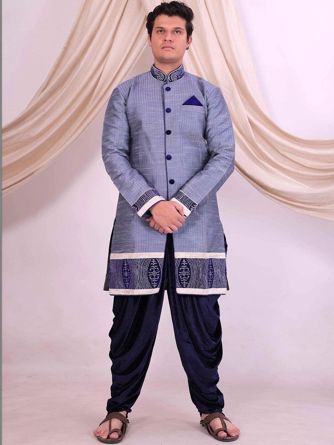 Desibutik Embroidered Mandarin Collared Sherwani - view 1