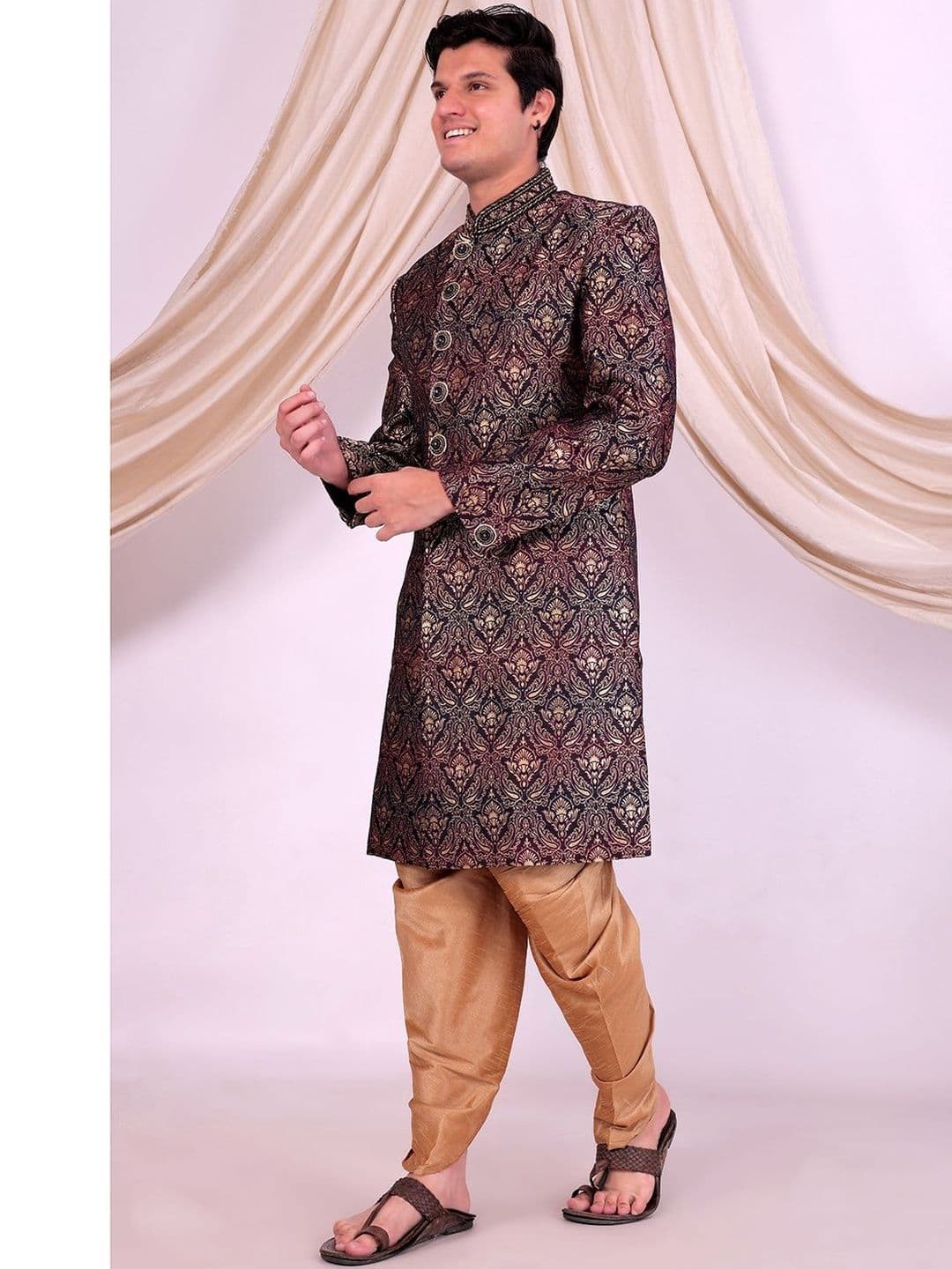 Desibutik Embroidered Mandarin Collar Sherwani - view 1