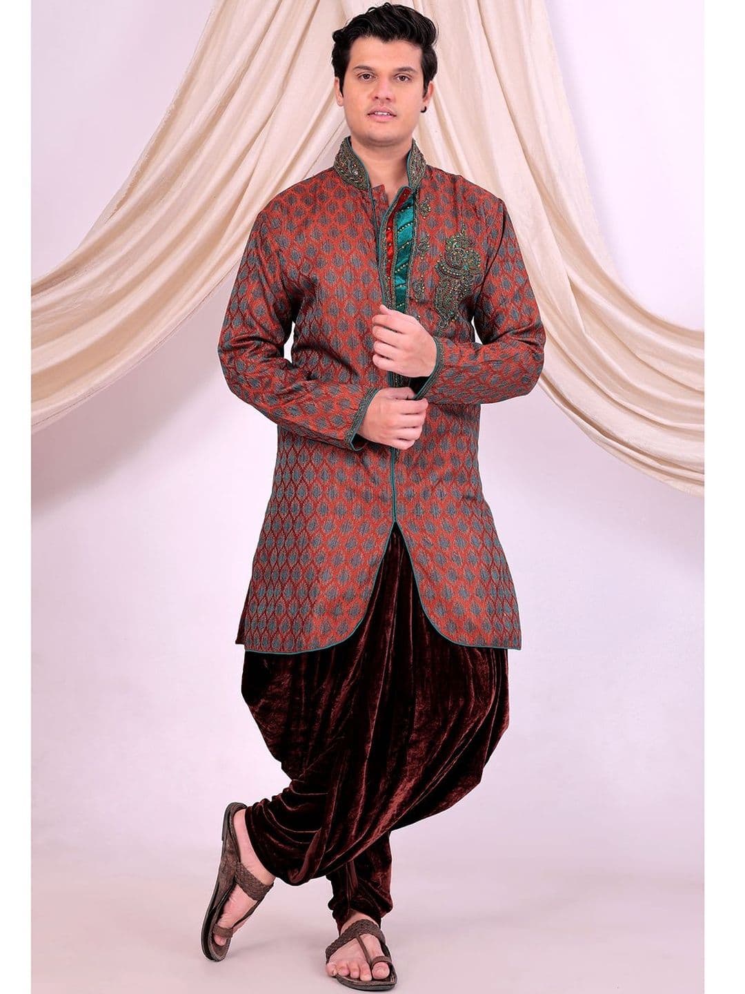 Desibutik Embroidered Mandarin Collar Sherwani - view 1