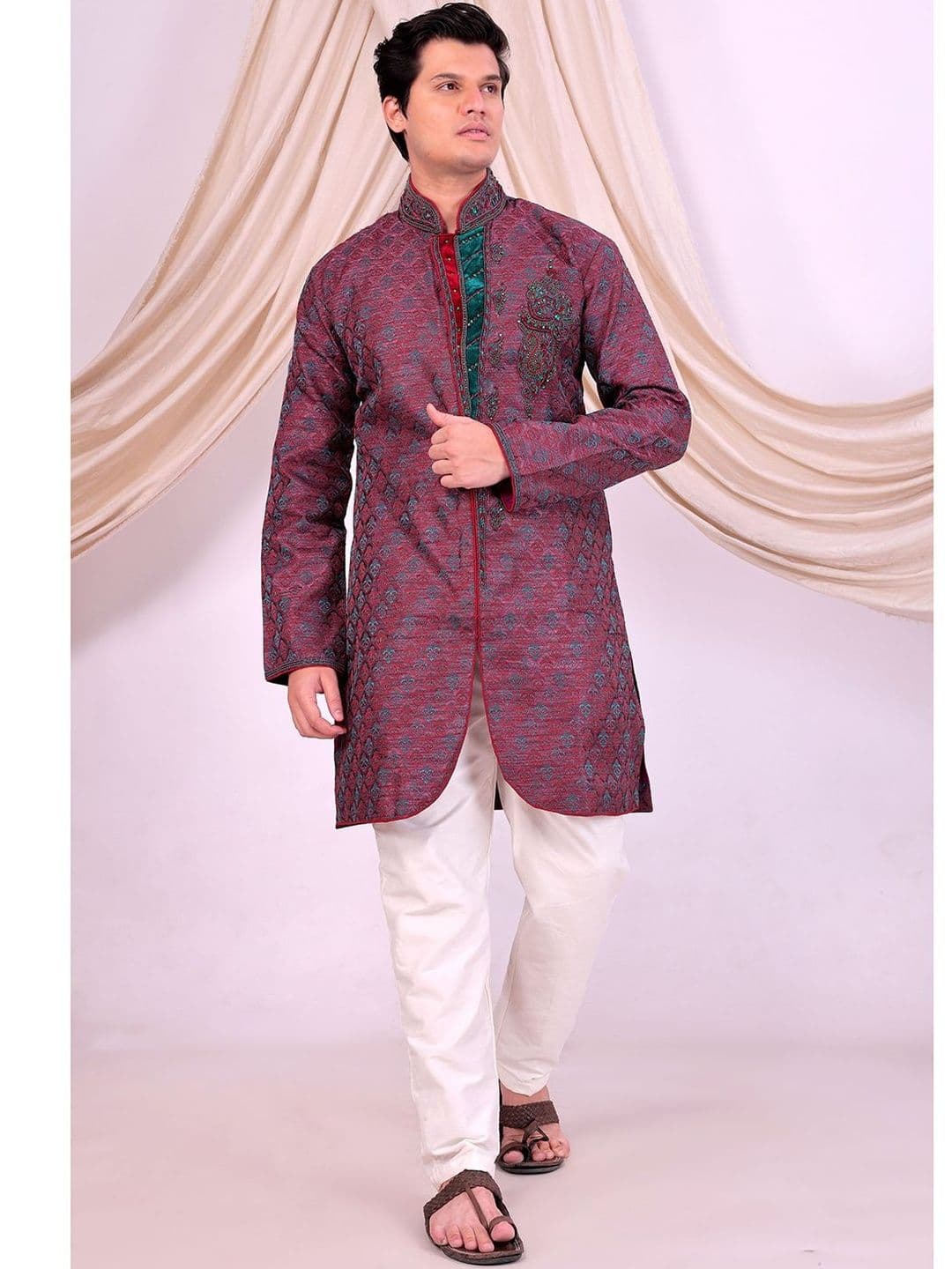 Desibutik Embroidered Mandarin Collar Sherwani - view 1