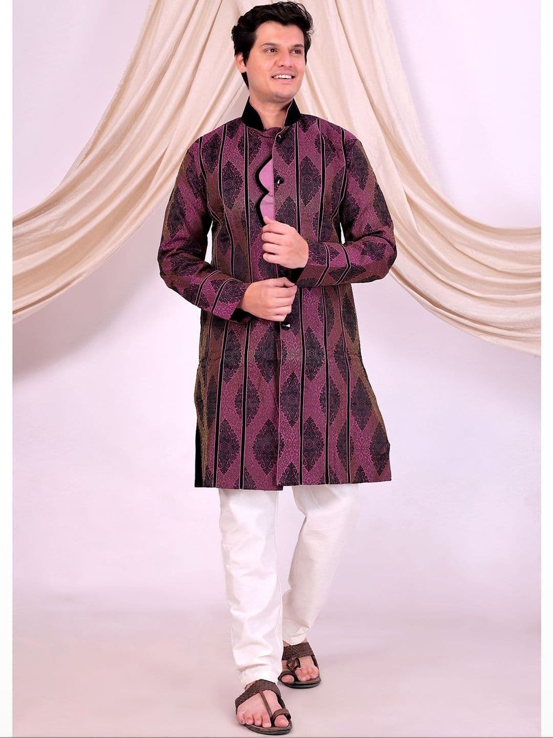 Desibutik Embroidered Mandarin Collar Sherwani - view 1