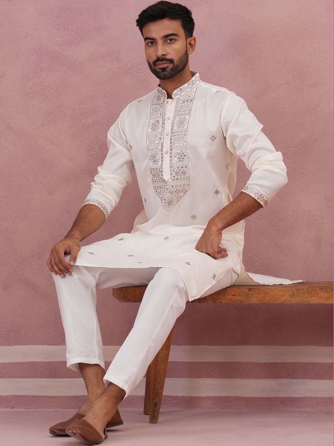 Jompers Men Geometric Embroidered Sequinned Kurta - view 1
