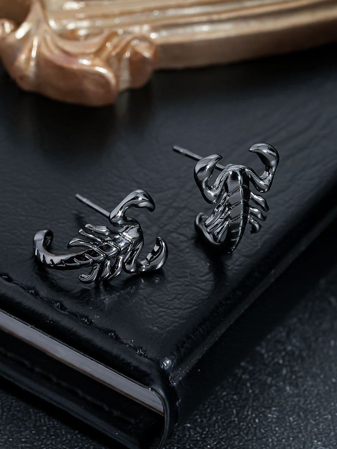 StyleCast x Revolte Animal Shaped Studs Earrings - view 1