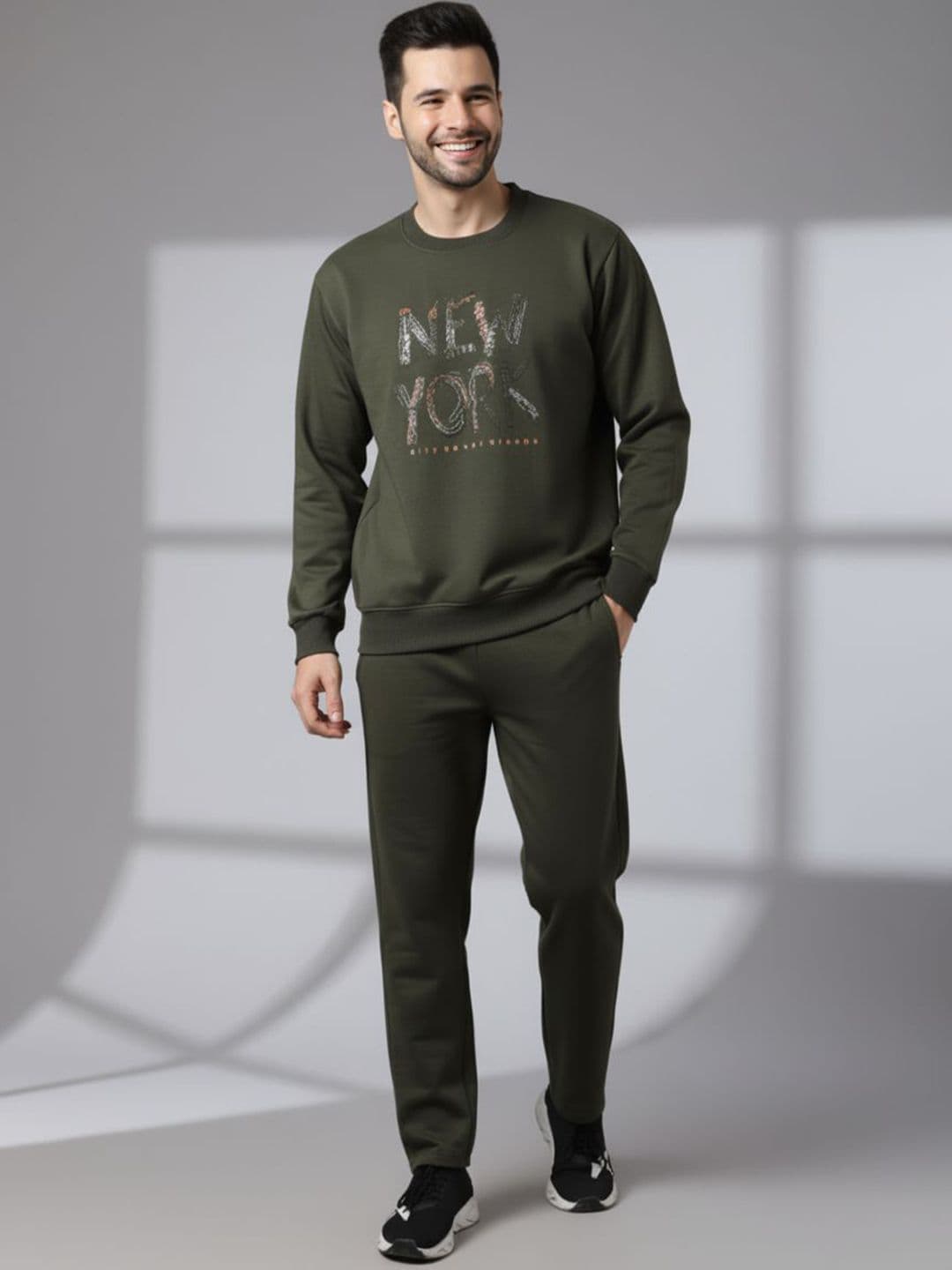 MACK JONNEY Printed Round Neck Long Sleeves Sweatshirt With Trackpant - view 1