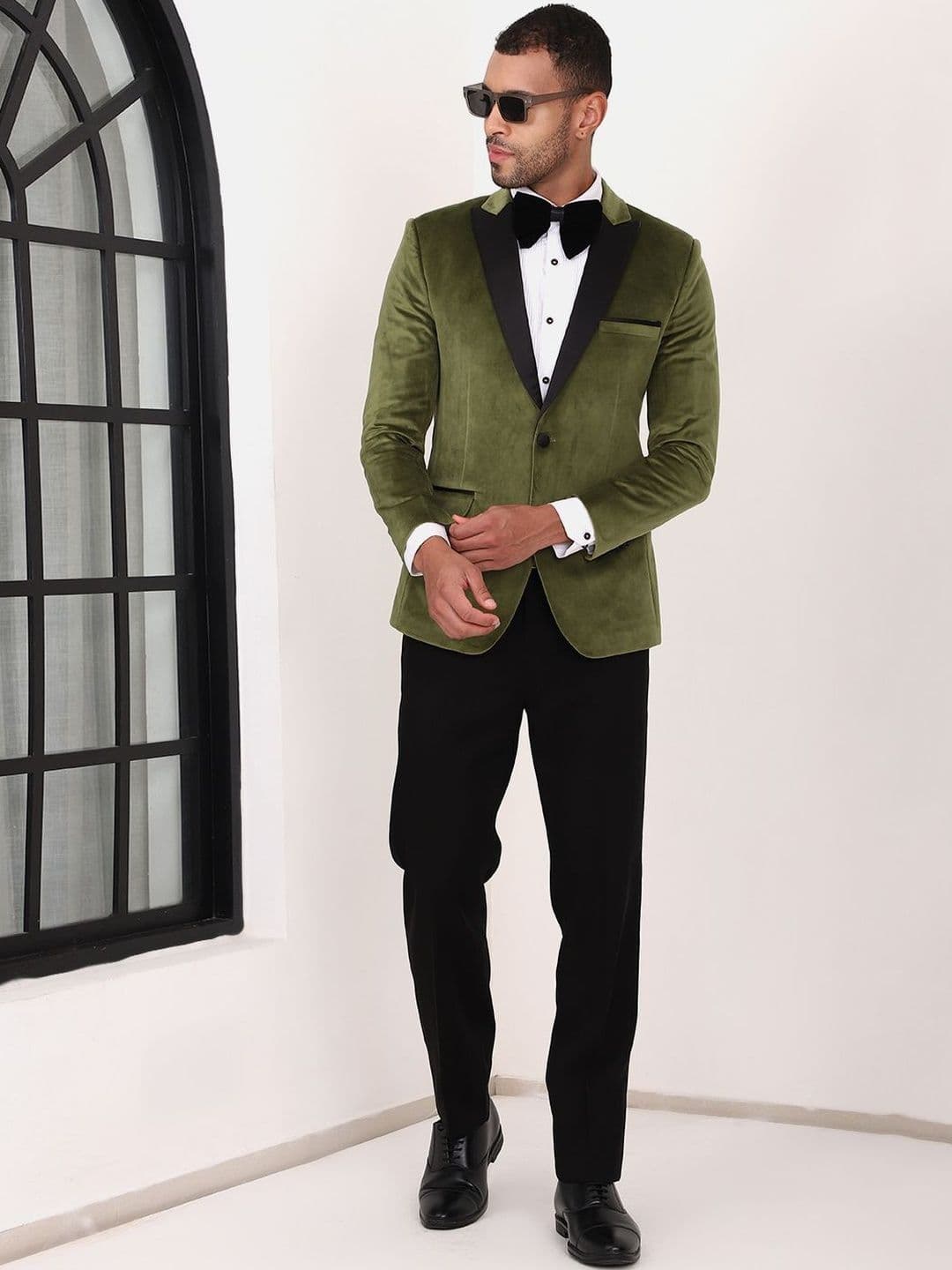 MANQ Slim-Fit Peaked Lapel 2-Piece Suits - view 1