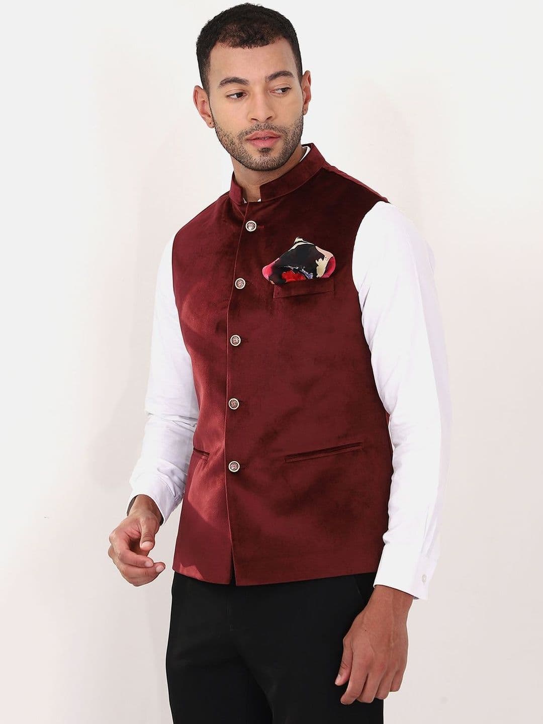 MANQ Men Slim-Fit Mandarin Collar Sleeveless Nehru Jacket & Trouser Two-Piece Suit - view 1