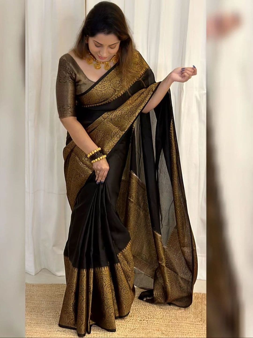 AVANTIKA FASHION Zari Kanjeevaram Saree With Blouse Piece - view 1
