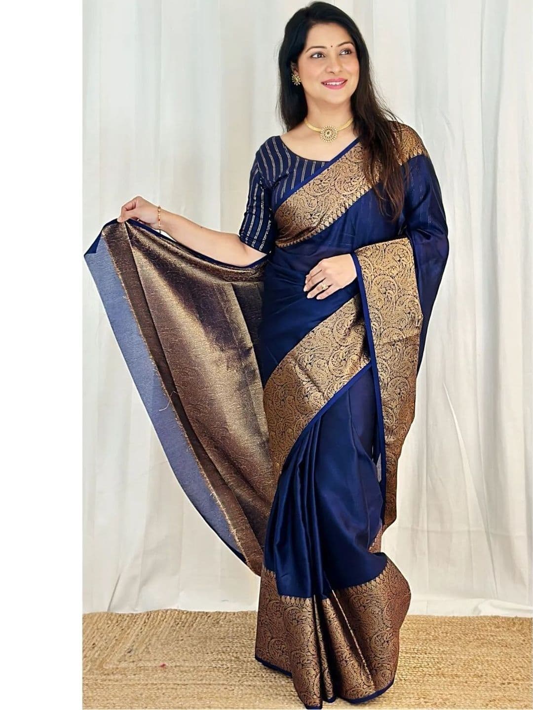 AVANTIKA FASHION Ethnic Motifs Zari Kanjeevaram Saree - view 1