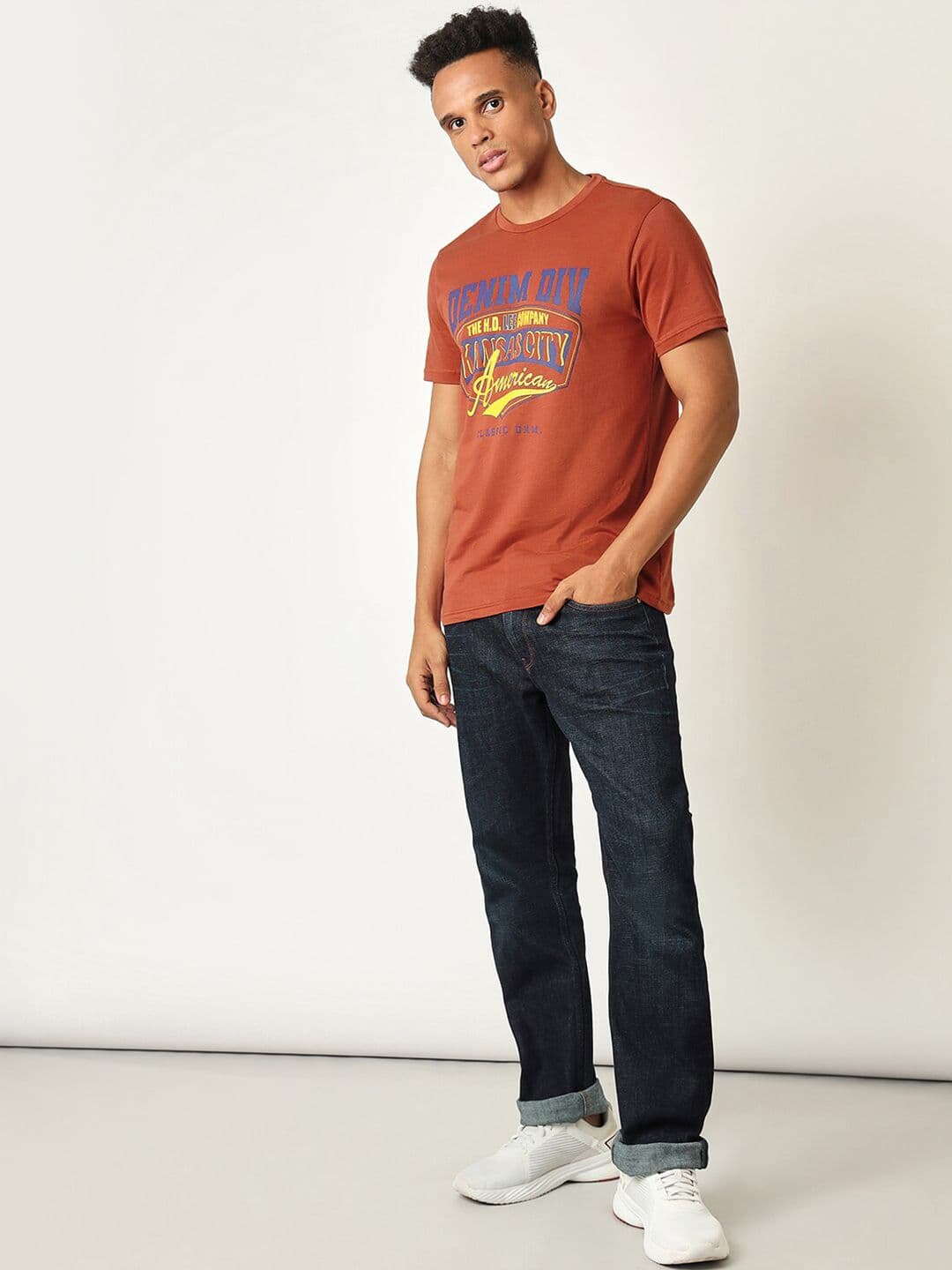 Lee Men Typography Printed Slim Fit T-shirt - view 1
