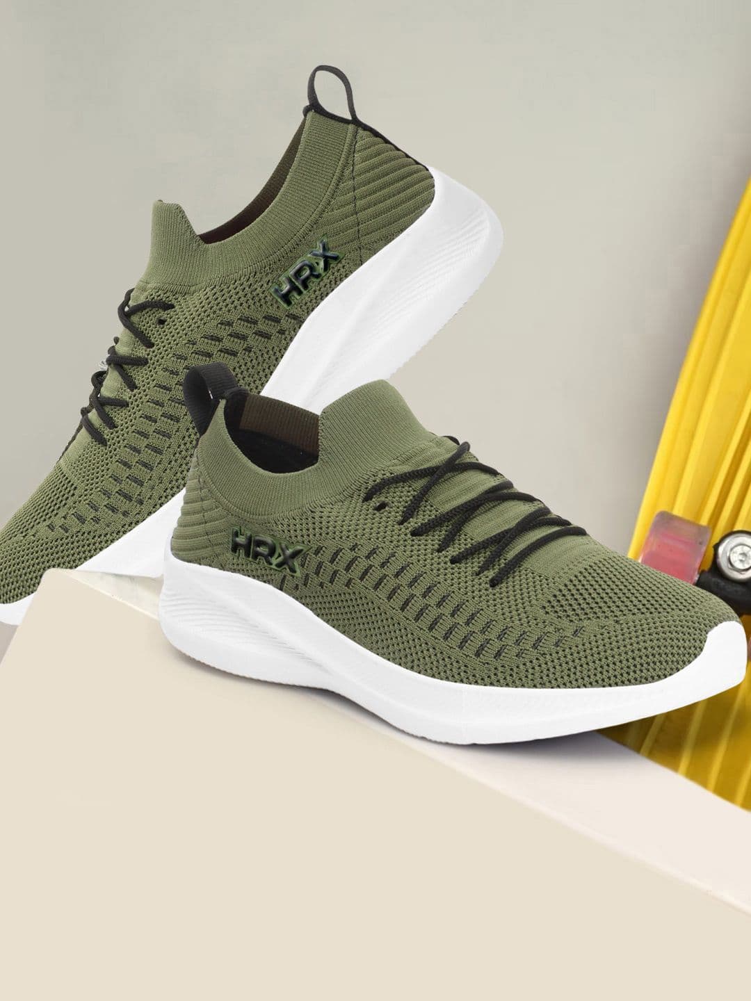 HRX by Hrithik Roshan Men Textured Round Toe Lightweight Sneakers - view 1