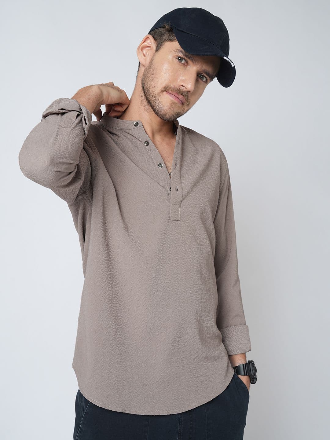 VASTRADO Men Thread Work Grey Diamond Weave Textured Kurta - view 1