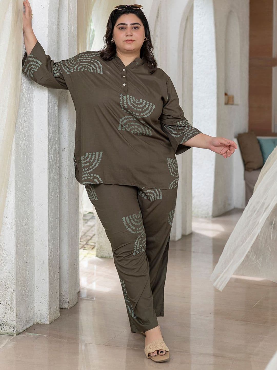 TITTLI Plus Size Printed Mandarin Collar Neck Tunic With Trousers - view 1