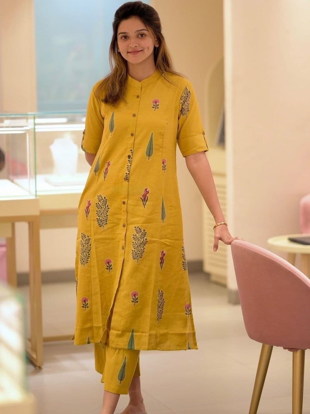 Vishishtah Women Ethnic Motifs Printed Regular Kurta With Trousers Kurta Sets - view 1