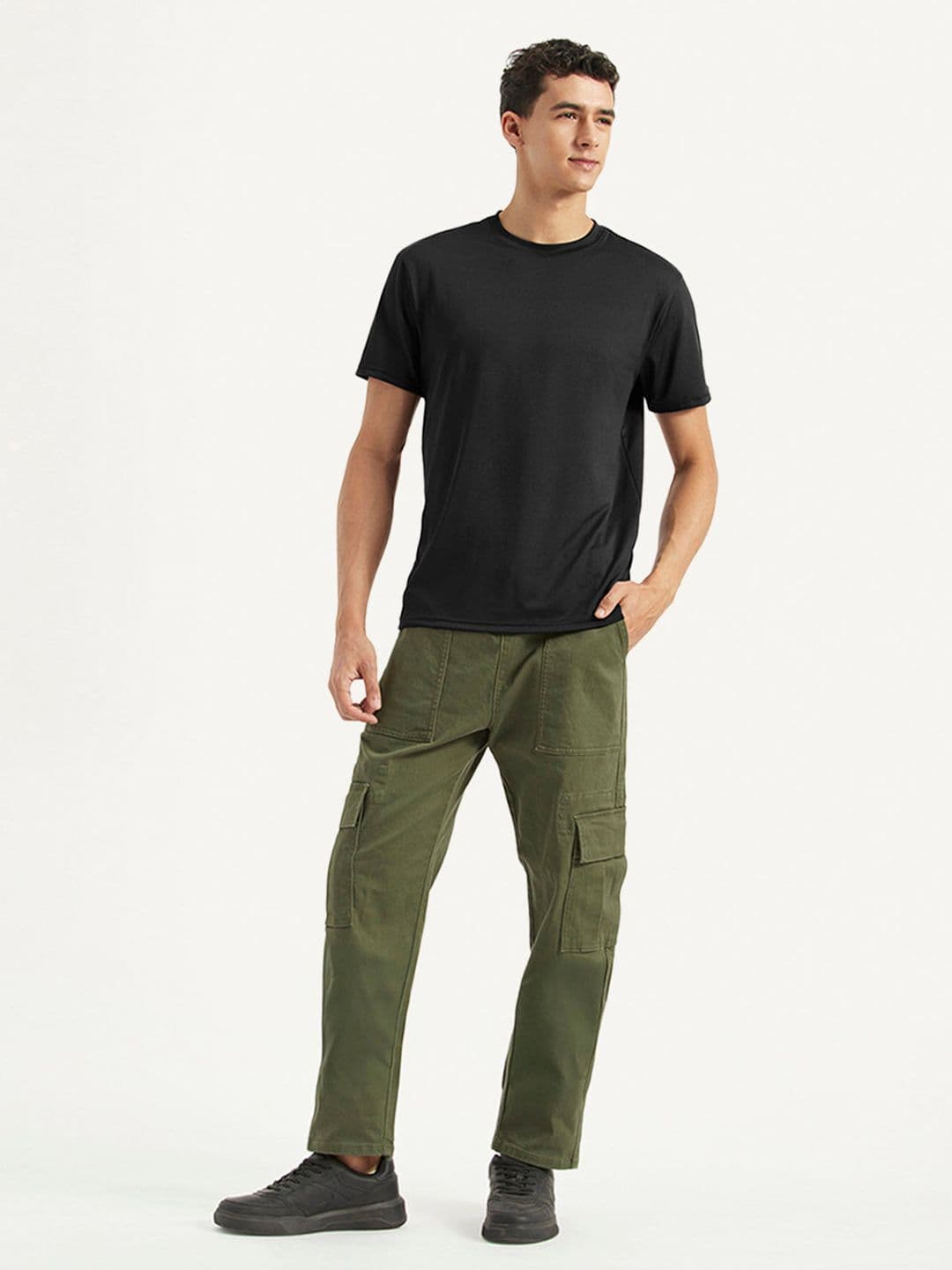 Levis Men Solid Round Neck Slim Fit T-shirt - view 1